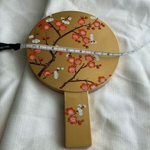 Plum blossoms are prettier.